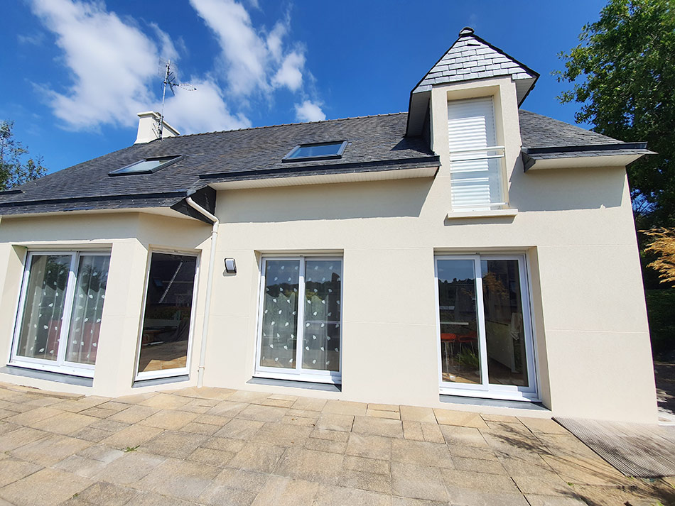 Maison moderne Taloc Façades fenêtres blanches