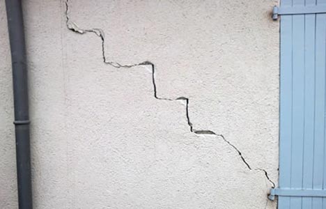 Cracked wall Taloc Façades