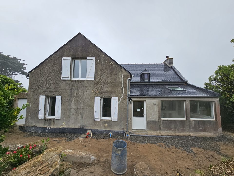 Façade de maison avant rénovation par Taloc Façades