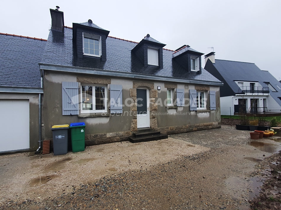 Taloc Façades maison traditionnelle française fenêtres volets bleus